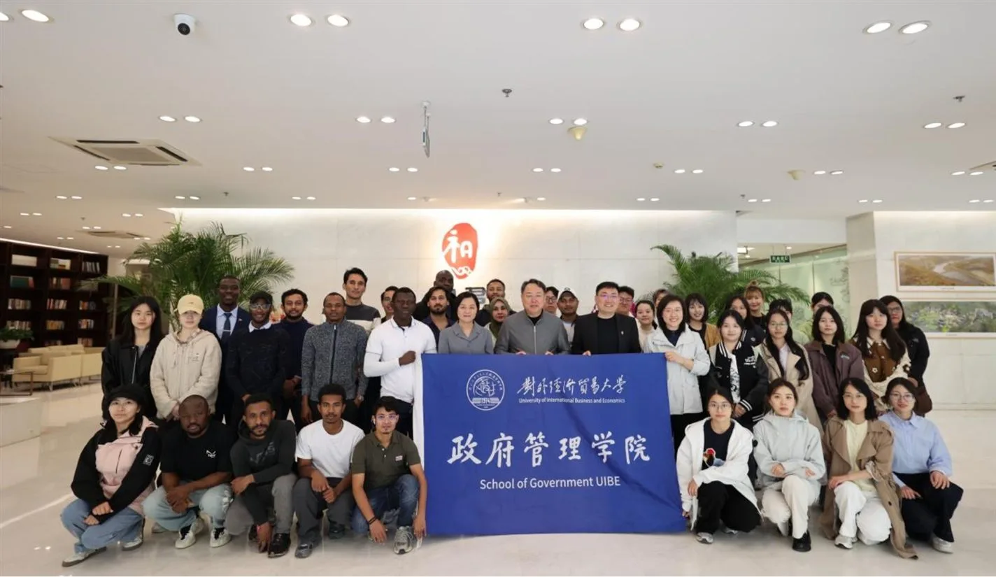 董立鑫于对外经贸大学职业分享活动现场