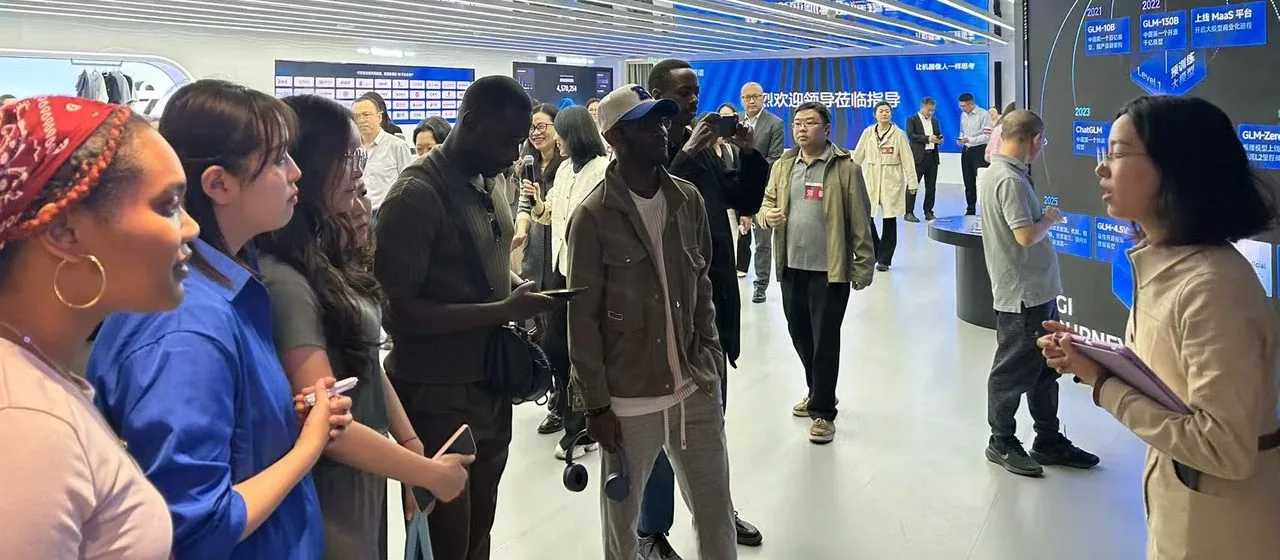 参观智谱AI展厅,了解GLM系列大模型技术发展时间线