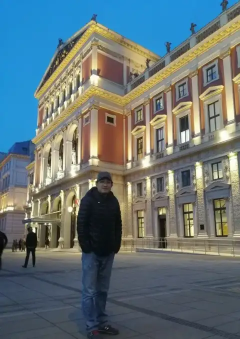 visit-18-2017-vienna-austria.webp